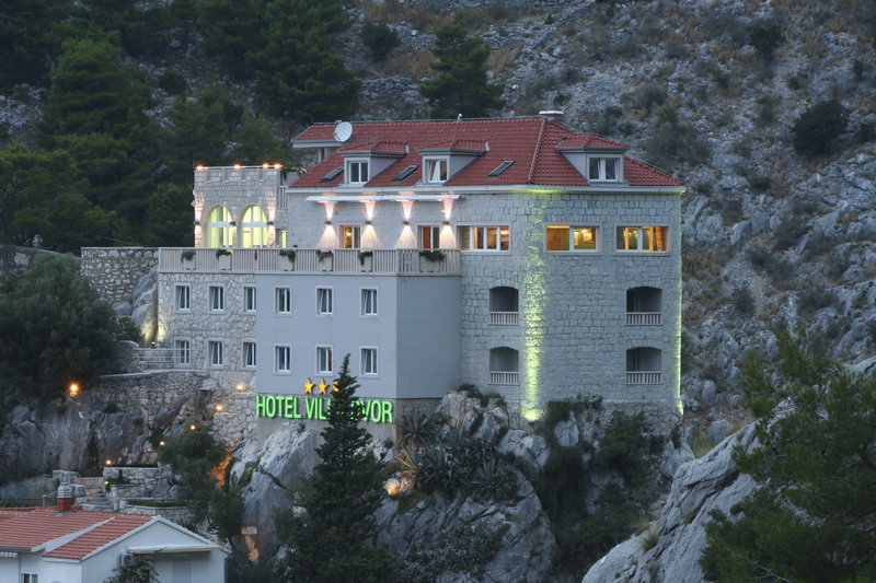 Villa Dvor 1