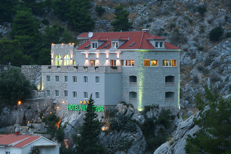 Villa Dvor 1