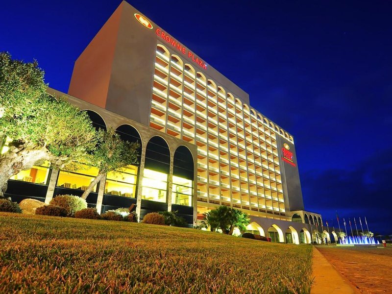 Crowne Plaza 3