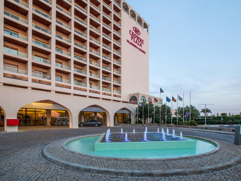 Crowne Plaza 4