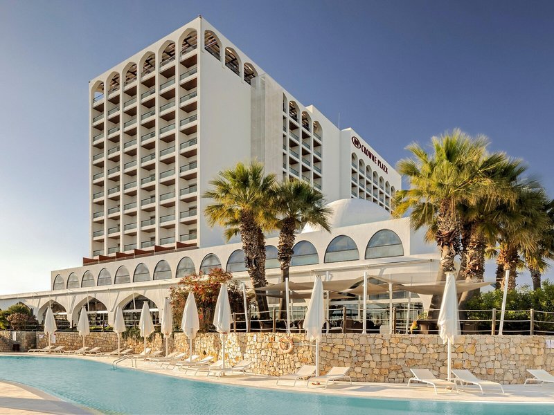 Crowne Plaza 5