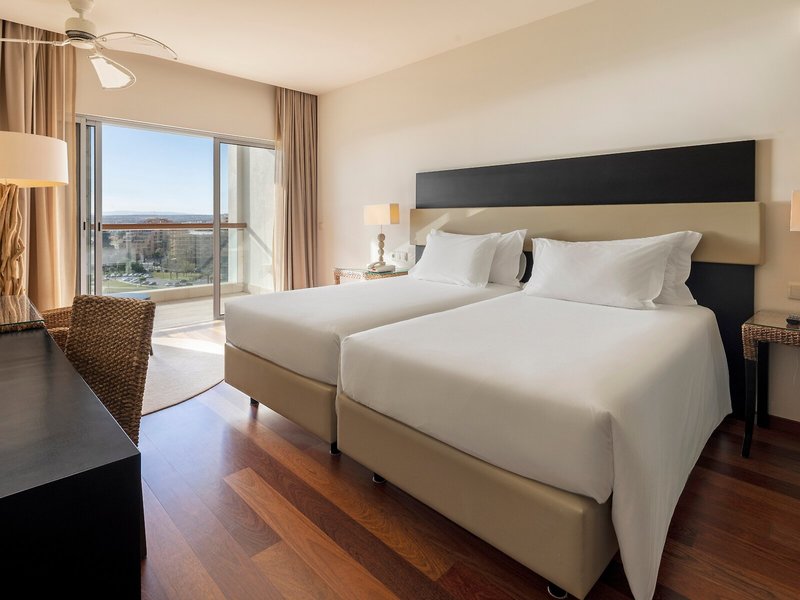 Crowne Plaza 48