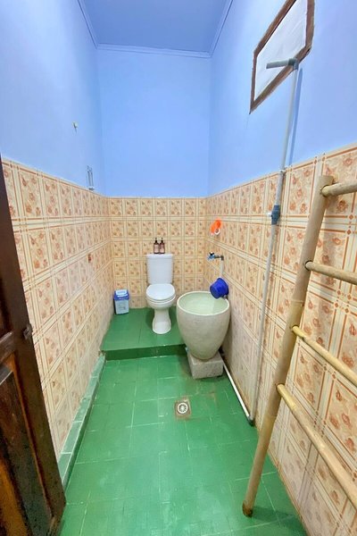 Duyung Rooms and Resto 12