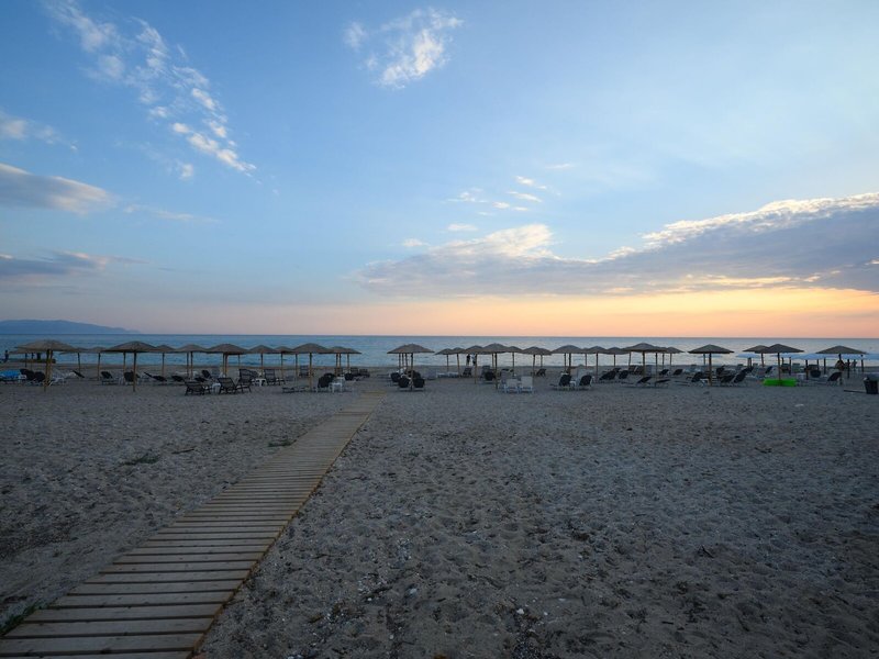 Ninos Grand Beach Resort 10