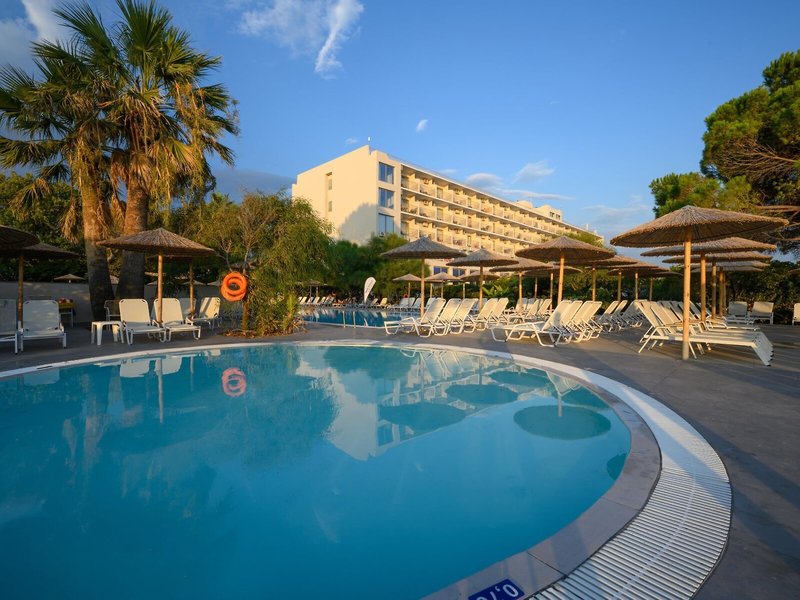 Ninos Grand Beach Resort 18