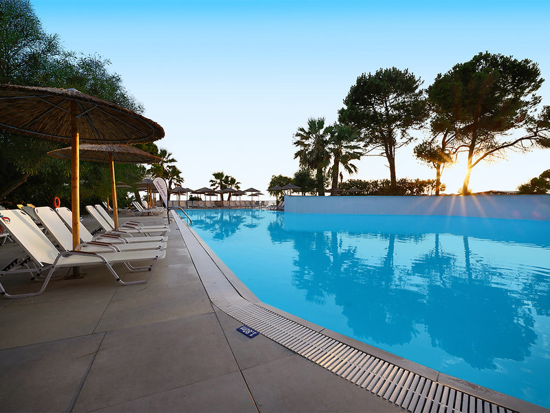 Ninos Grand Beach Resort 6