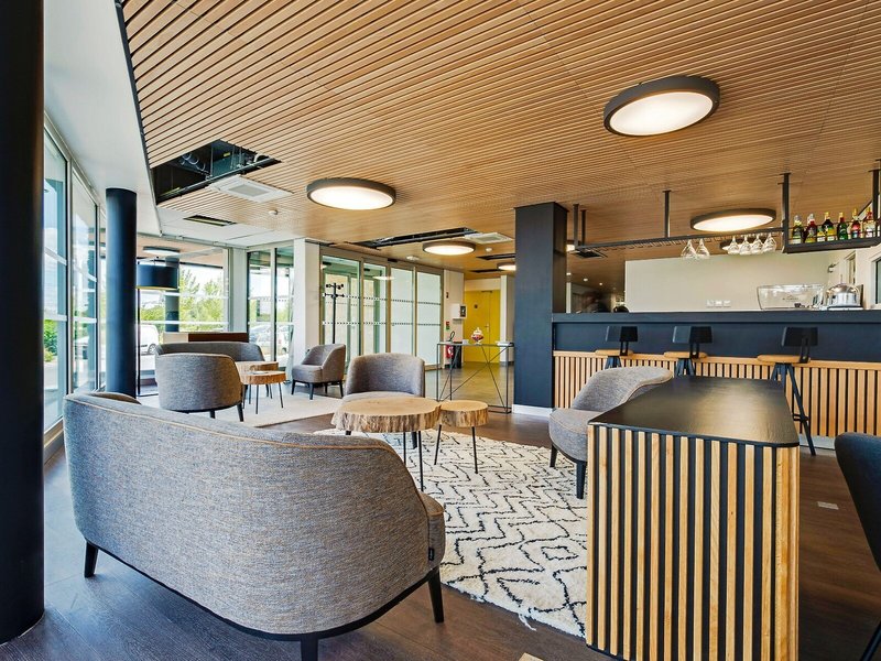 All Suites Appart Hôtel Massy-Palaiseau 8