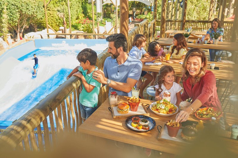 Atlantis - The Palm 8 - People