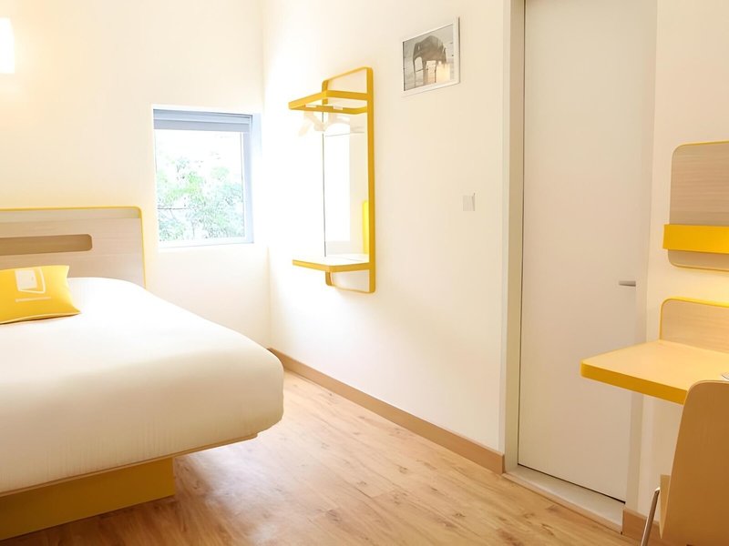 bloomrooms @ Janpath 18